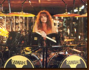 Emektar baterist Nick Menza